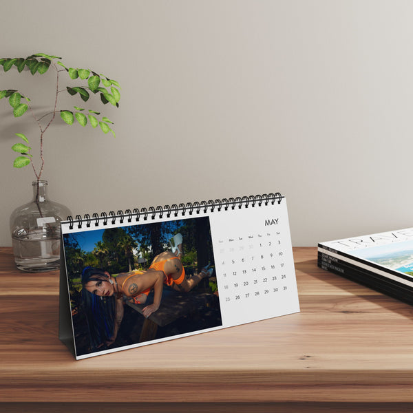 Desktop Calendar (2025 grid)