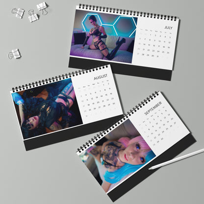 Desktop Calendar (2025 grid)